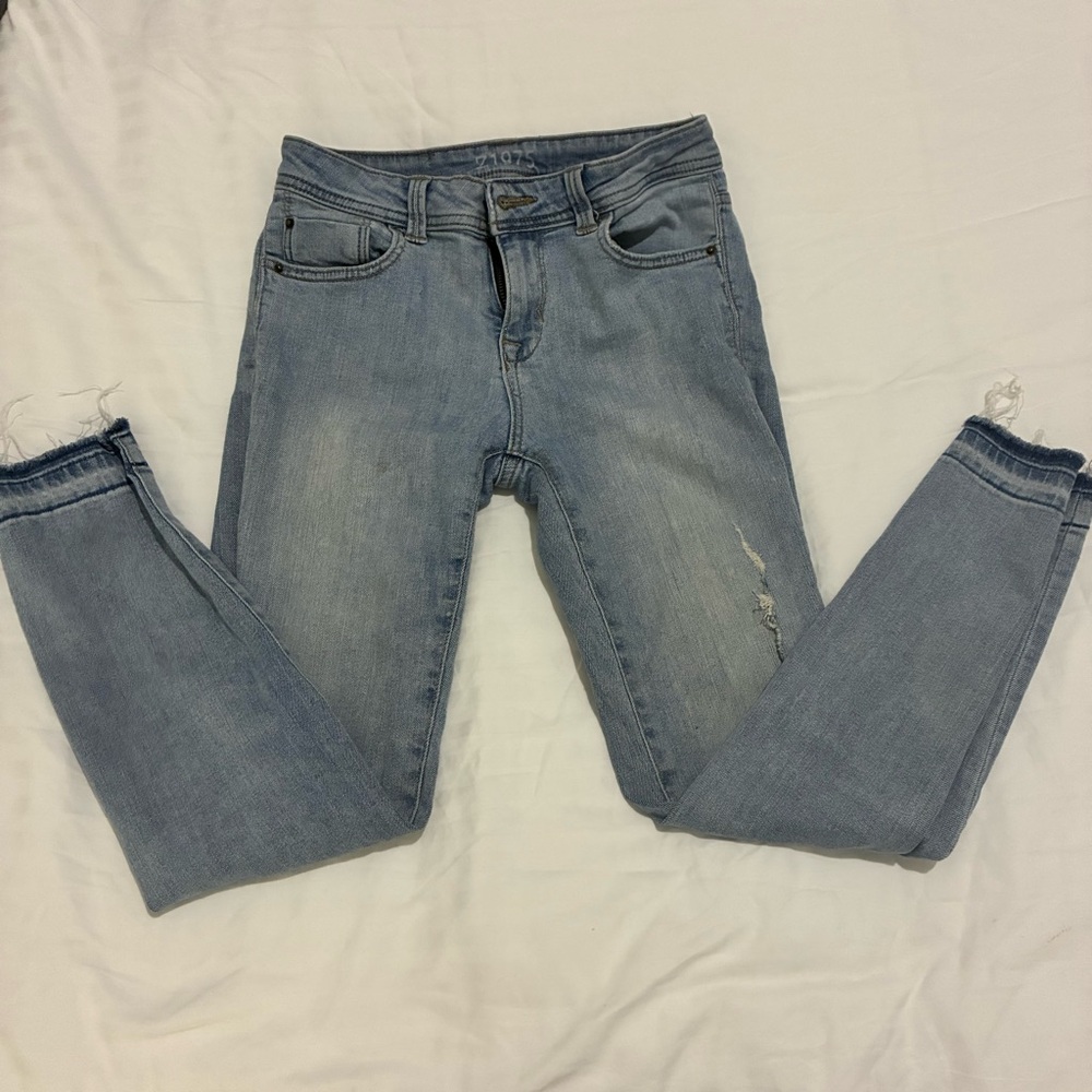 Zara Light Blue Denim Jeans with Yellow Button Size 4 Casual